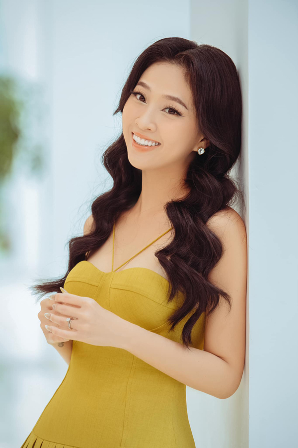 &quot;So găng&quot; nhan sắc đời thực 2 cô dâu tháng 10 diễn viên Diệu Nhi - MC Liêu Hà Trinh - Ảnh 18.