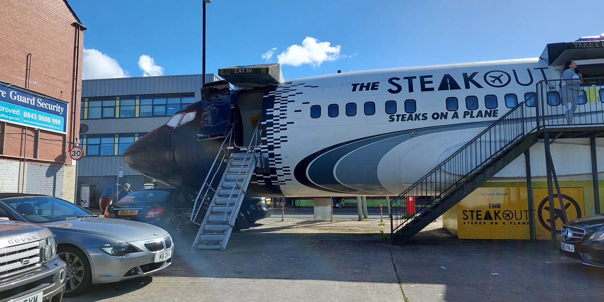 Máy bay Boeing 737 biến thành nhà hàng: Chỉ còn buồng lái, vẫn mang lại ‘trải nghiệm độc đáo’ - Ảnh 4.