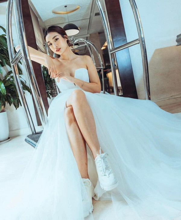 Style váy cưới độc lạ của Hoa hậu Đỗ Mỹ Linh - Ảnh 3.