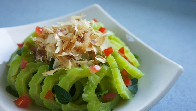 Món gỏi trộn ngon, mới lạ, thanh mát từ mướp đắng - làm ngay cho cả nhà thưởng thức - Ảnh 5. Món gỏi trộn ngon, mới lạ, thanh mát từ mướp đắng - làm ngay cho cả nhà thưởng thức - Ảnh 5.