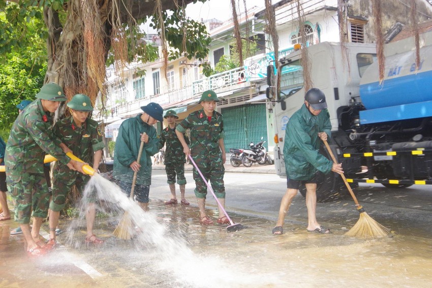 48 giờ vật lộn trong nước lũ tại Thừa Thiên – Huế - Ảnh 5.