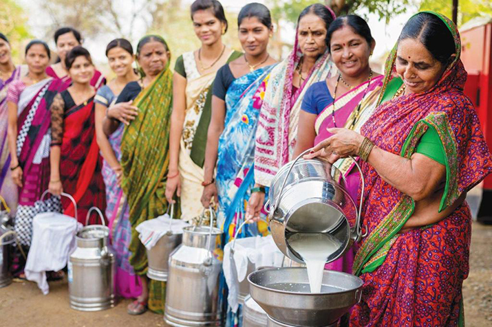 Ấn Độ: Hàng nghìn phụ nữ đổi đời, làm chủ cuộc sống  bằng một công việc đơn giản - Ảnh 2.