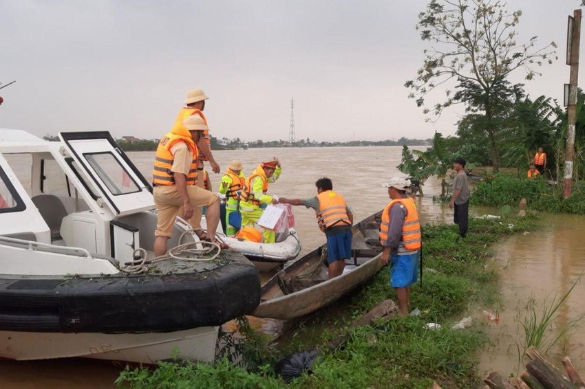 48 giờ vật lộn trong nước lũ tại Thừa Thiên – Huế - Ảnh 4.