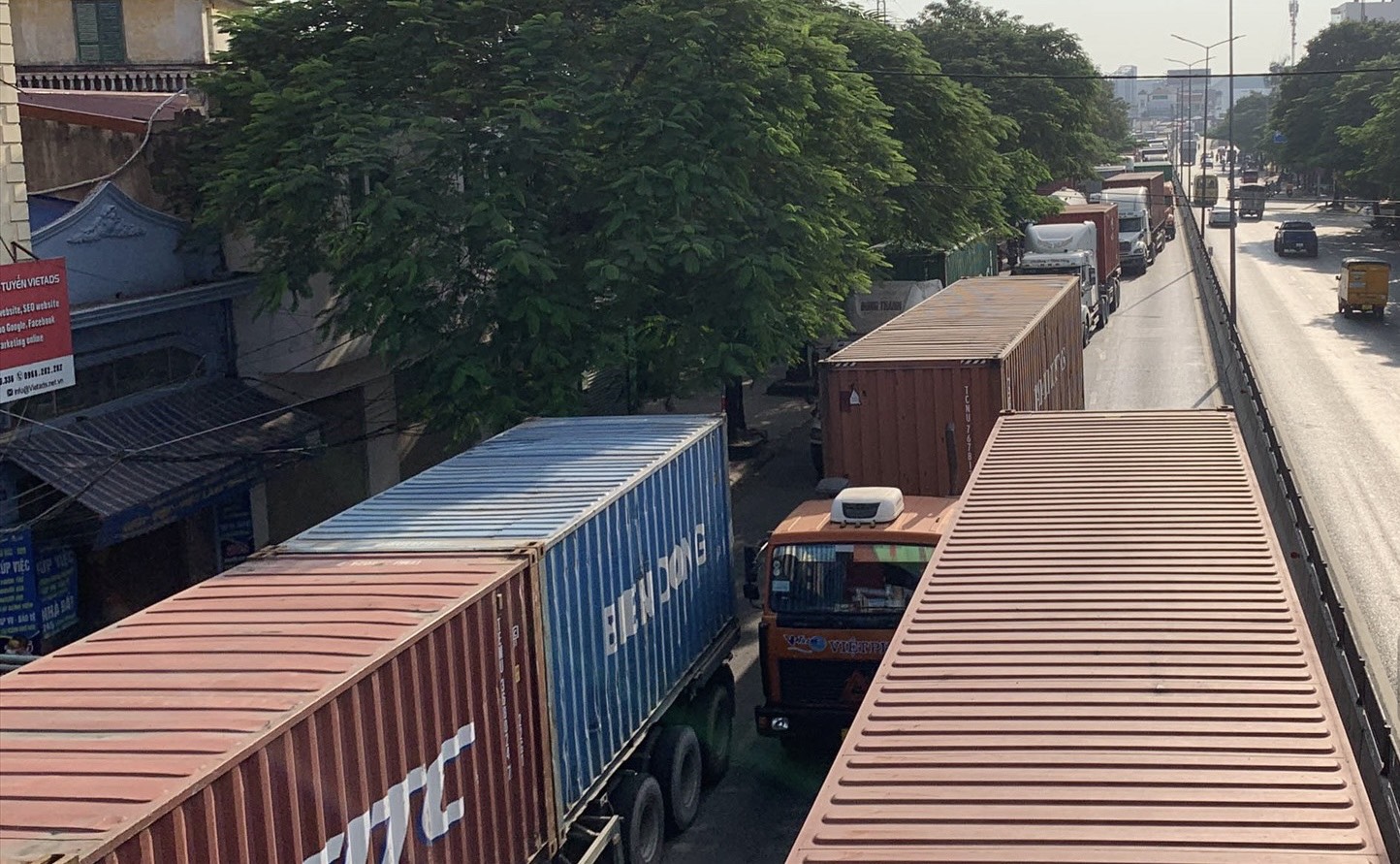 Hải Phòng: Hy hữu tai nạn liên hoàn bởi 3 xe container, giao thông khu ...