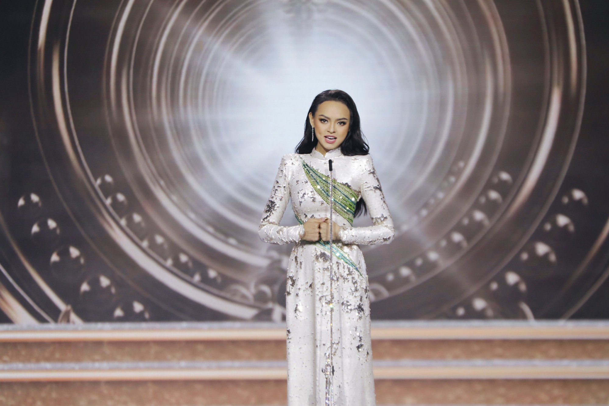 Mai Ngô đoạt á hậu 4 Hoa hậu Hòa bình Việt Nam 2022 có xứng đáng? - Ảnh 2.