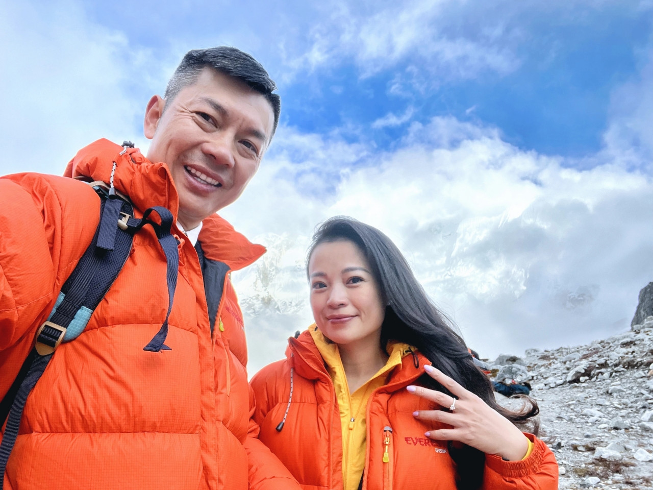 Chuyện tình lãng mạn của cặp đôi Việt cầu hôn trên đỉnh Everest - Ảnh 5.