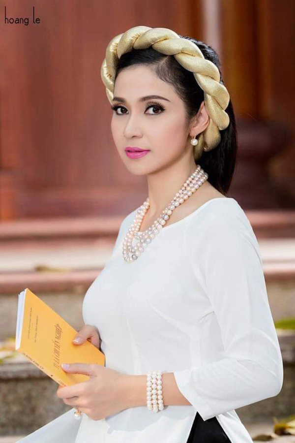 Nhan sắc tuổi 50 của Việt Trinh &quot;Người đẹp Tây Đô&quot;: Trẻ trung, tươi mới gây ngỡ ngàng - Ảnh 10.