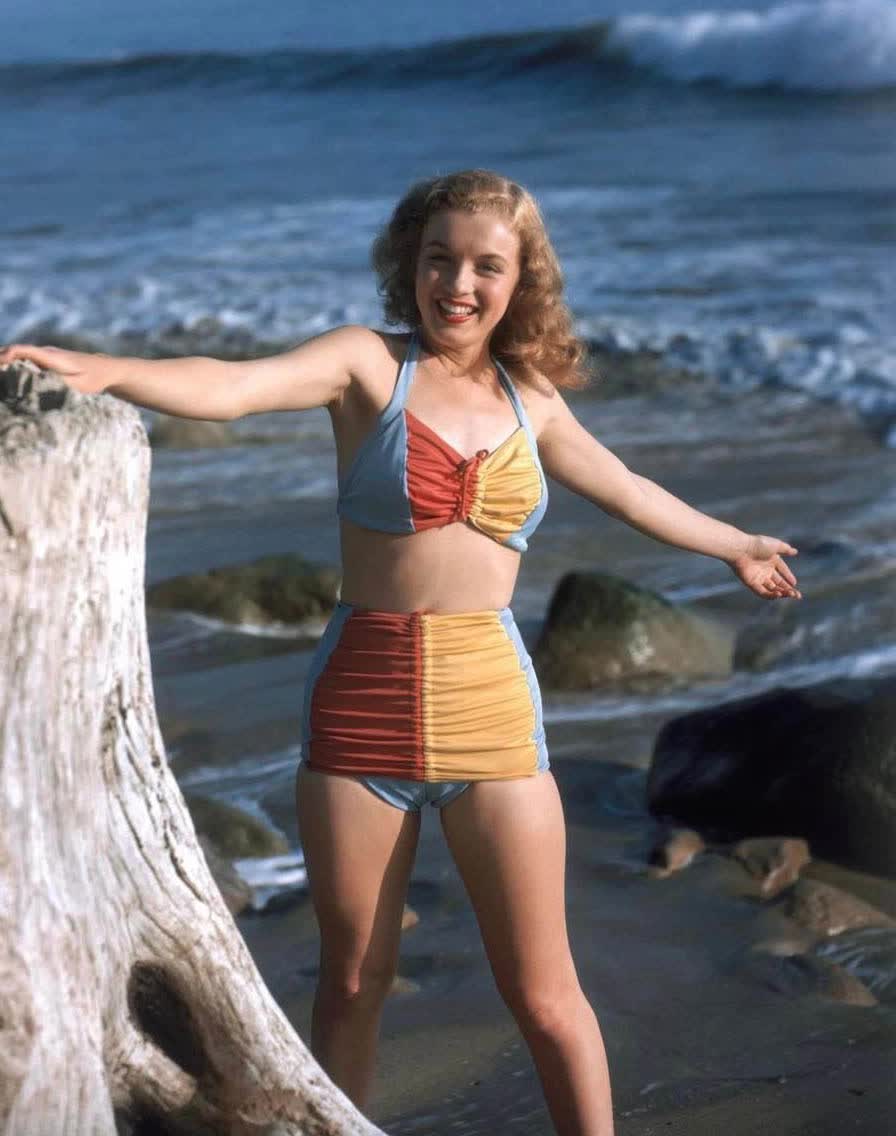 marilyn-3-1654143409-541-width896height1136.jpeg