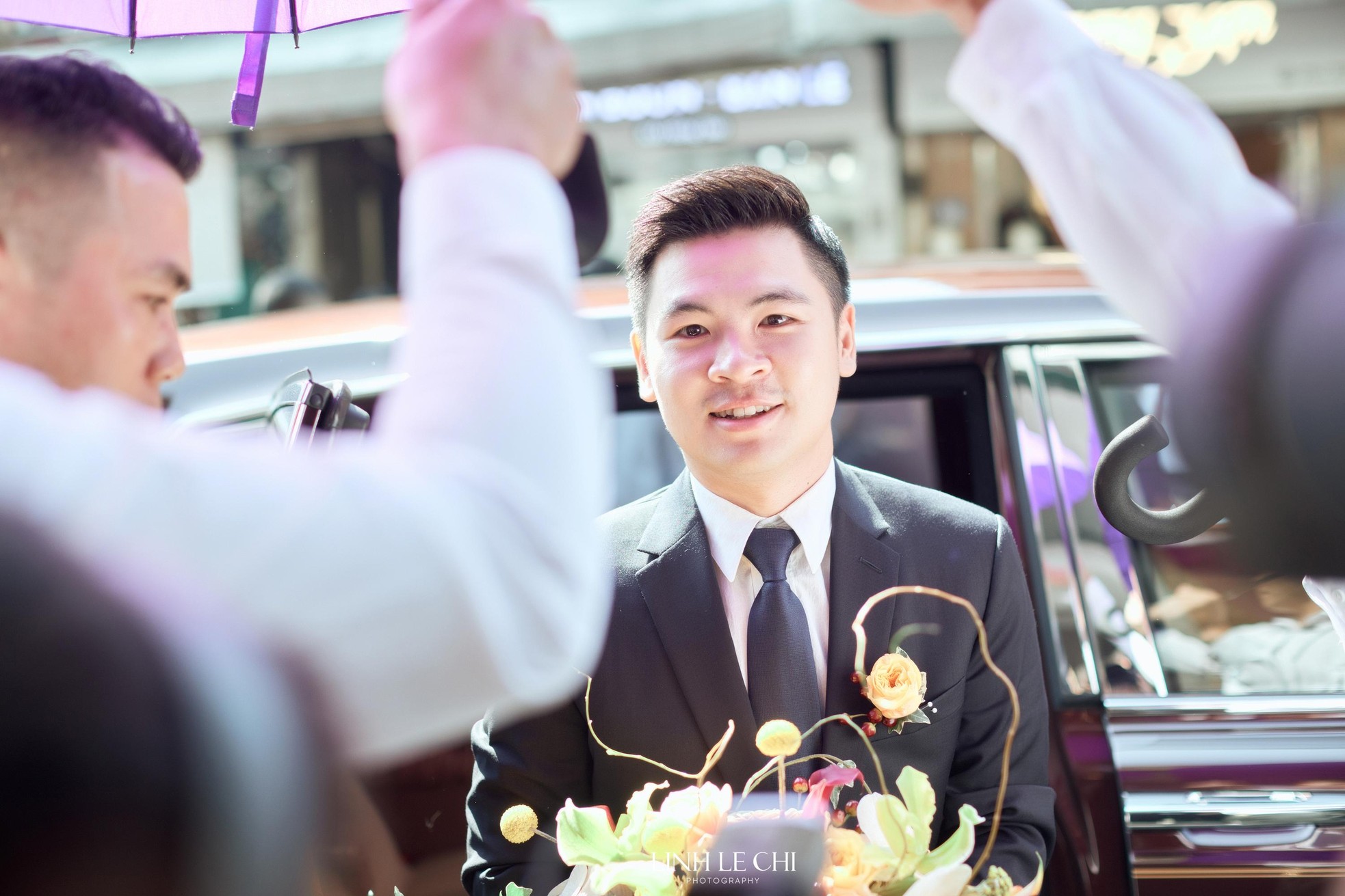 Doanh nhân Đỗ Vinh Quang rước Đỗ Mỹ Linh bằng xe Rolls-Royce ở lễ cưới ảnh 5