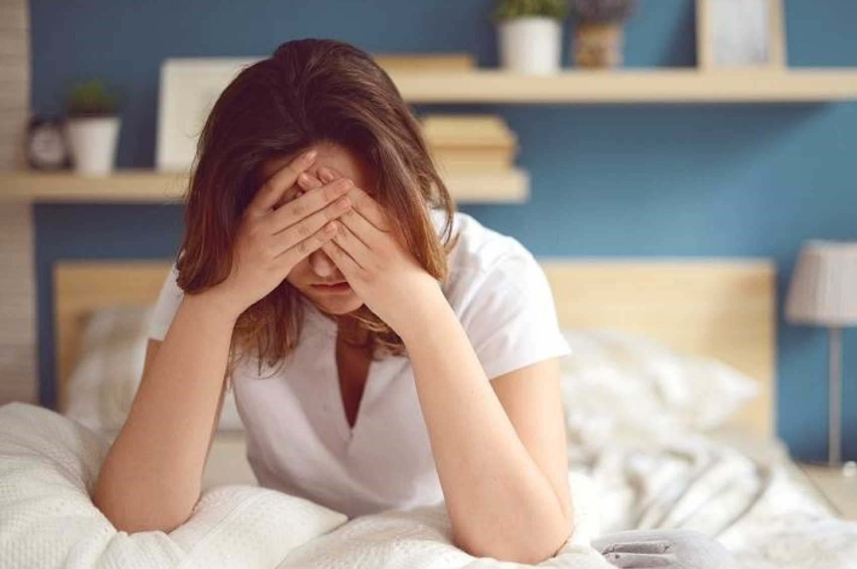 Chồng gửi ảnh đang nhậu với bạn, vợ phát hiện chuyện đau lòng - Ảnh 1.