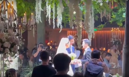 Khoảnh khắc xúc động ở đám cưới trong mơ của hoa hậu tài sắc Đỗ Mỹ Linh  - Ảnh 2.