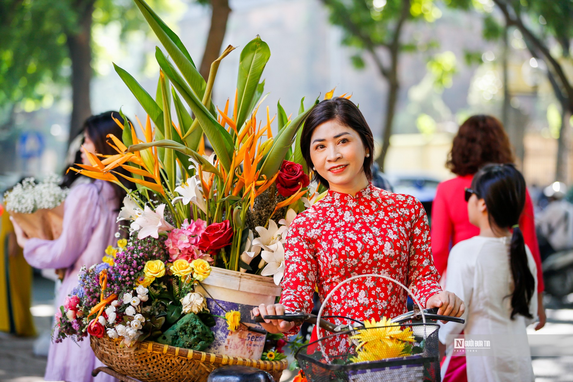 Dân sinh - Hà Nội: Người dân ùn ùn check in trên phố Phan Đình Phùng (Hình 9).