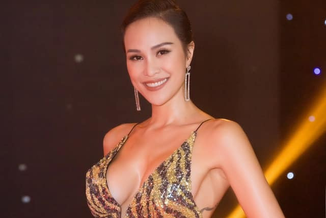 "MC sexy nhất showbiz Việt" và hôn nhân viên mãn với chồng Tây
