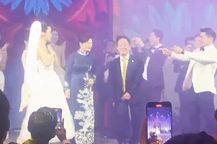 Đám cưới Hoa hậu Đỗ Mỹ Linh: Bố chồng nhảy flashmob ủng hộ, xe rước dâu 83 tỷ đẹp lóa mắt - Ảnh 3.