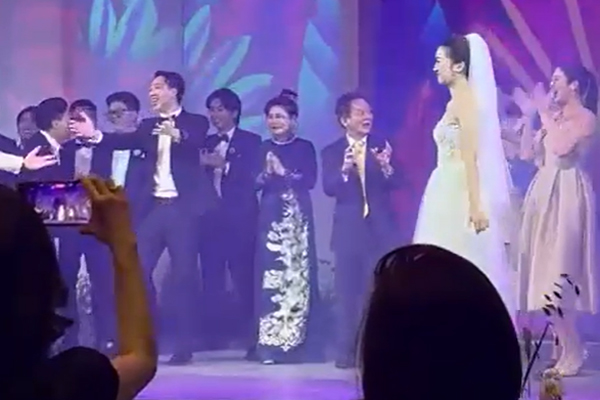 Đám cưới Hoa hậu Đỗ Mỹ Linh: Bố chồng nhảy flashmob ủng hộ, xe rước dâu 83 tỷ đẹp lóa mắt - Ảnh 4.