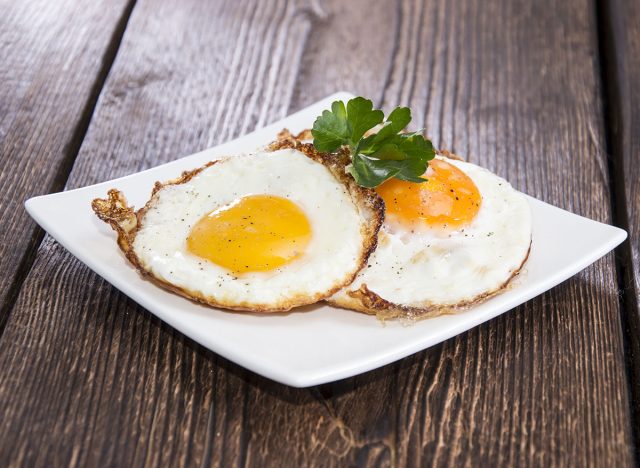 fried-eggs-on-plate-16661629413206397332-1666579087460-1666579087535679146145-1666770640076-1666770640175388669834.jpg