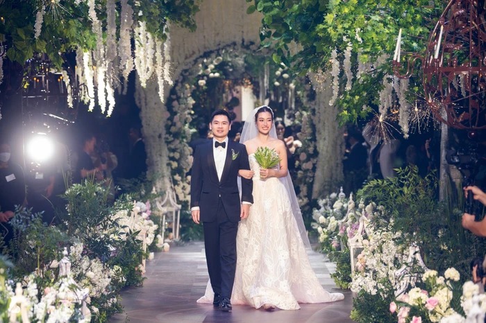Tiết lộ hình ảnh Đỗ Mỹ Linh và ông xã cực đáng yêu trong clip tập nhảy trước đám cưới
