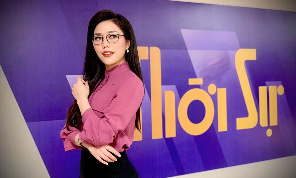 BTV thời sự 'vượt mặt' Thụy Vân dẫn đầu VTV Awards 2022 là ai? - Ảnh 2. BTV thời sự 'vượt mặt' Thụy Vân dẫn đầu VTV Awards 2022 là ai? - Ảnh 2.