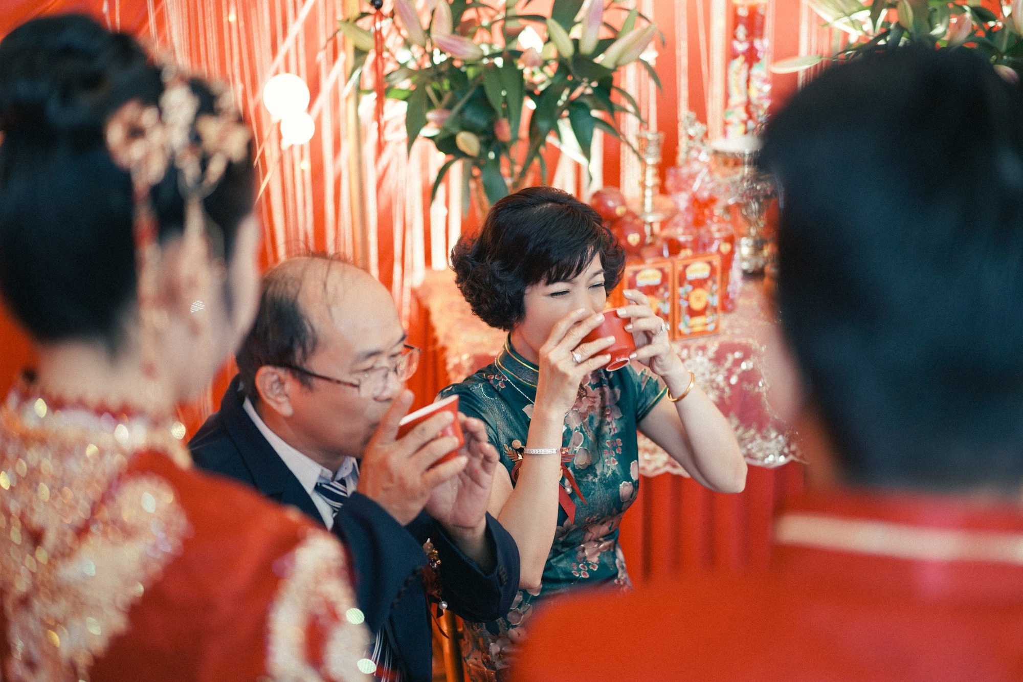 Đám cưới người Hoa với tổng chi phí 300 triệu tại An Giang: Tỉ mỉ từ cách chọn hoa cưới đến trang phục cô dâu - Ảnh 8.