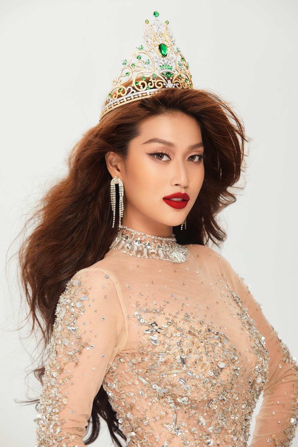 Hoa hậu Thiên Ân tung ảnh khoe vóc dáng “đồng hồ cát” trước ngày dự Miss Grand International 2022 - Ảnh 4.