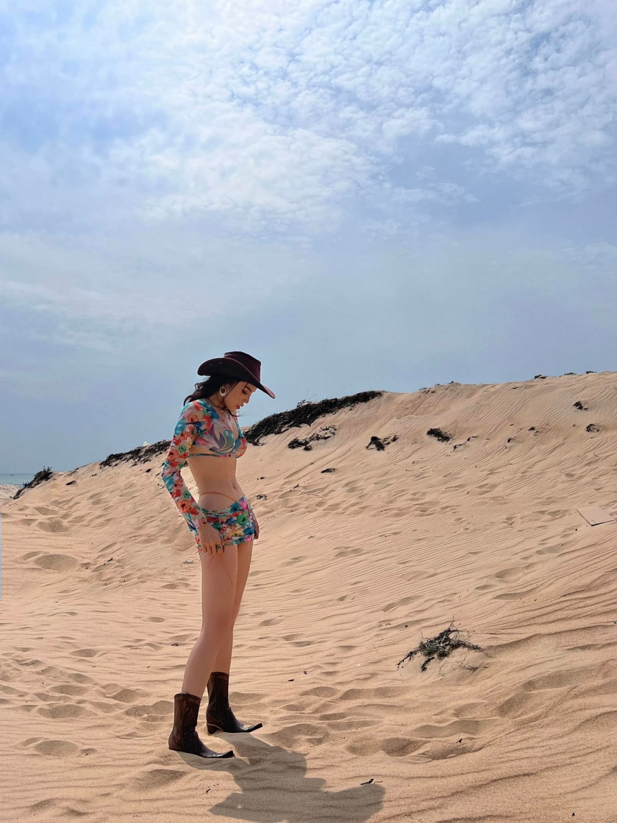 Hoa hậu Nguyễn Cao Kỳ Duyên lại gây &quot;sốt&quot; với bikini - Ảnh 10.