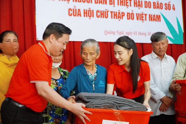 Vừa kỉ niệm 4 năm đám cưới, Trường Giang - Nhã Phương lại có hành động đẹp khiến fan khen nức nở - Ảnh 5.