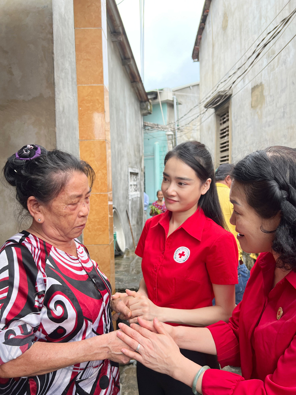 Vừa kỉ niệm 4 năm đám cưới, Trường Giang - Nhã Phương lại có hành động đẹp khiến fan khen nức nở - Ảnh 7.