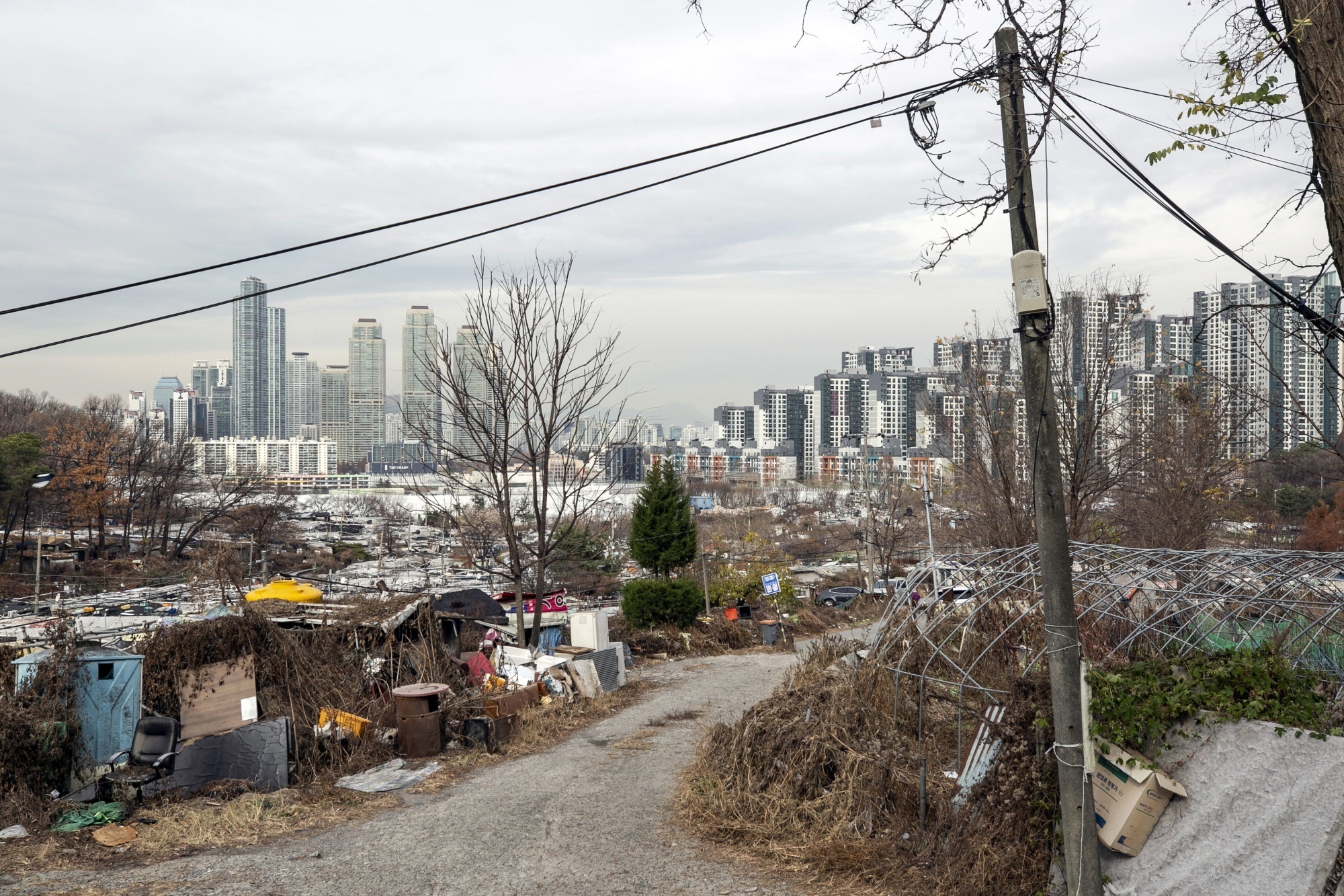 'Làng mặt trăng' ở Hàn Quốc cho thấy góc nhìn khác về một Seoul hoa lệ - Ảnh 1.