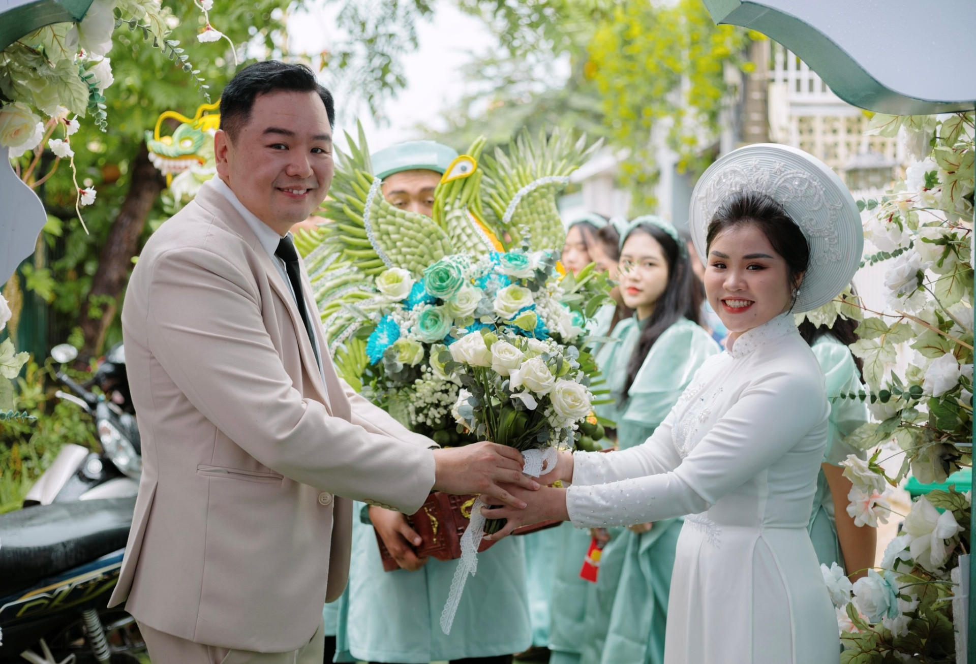 Chuyện tình chênh lệch 19 tuổi của cô gái Việt và chồng Thái Lan - Ảnh 8.