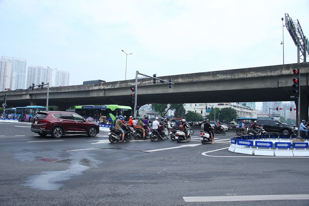 Hầm chui Lê Văn Lương đã thông xe, tình trạng giao thông trên các tuyến đường xung quanh ra sao? - Ảnh 8.