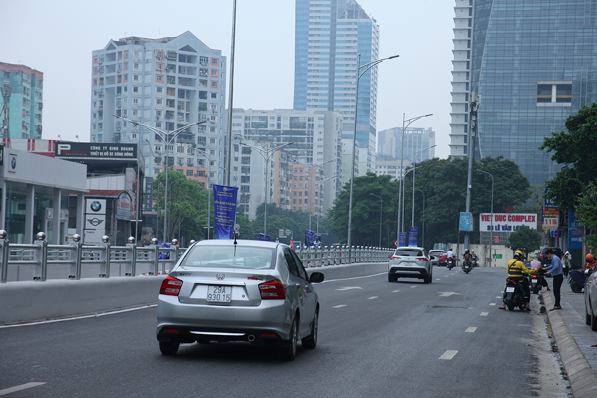Hầm chui Lê Văn Lương đã thông xe, tình trạng giao thông trên các tuyến đường xung quanh ra sao? - Ảnh 3.