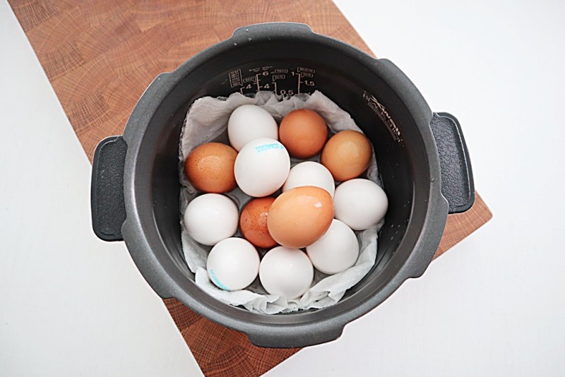 Học người Hàn cách làm trứng nướng muối bằng nồi cơm điện vừa dễ vừa ngon - Ảnh 4.