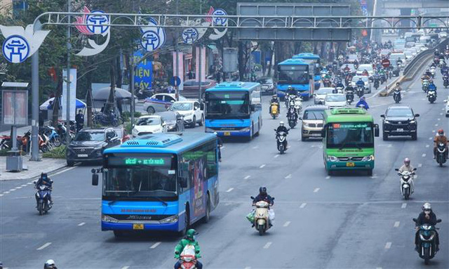 Tin sáng 10/10: Không để xe bus mất an toàn hoạt động trên tuyến;  - Ảnh 1.