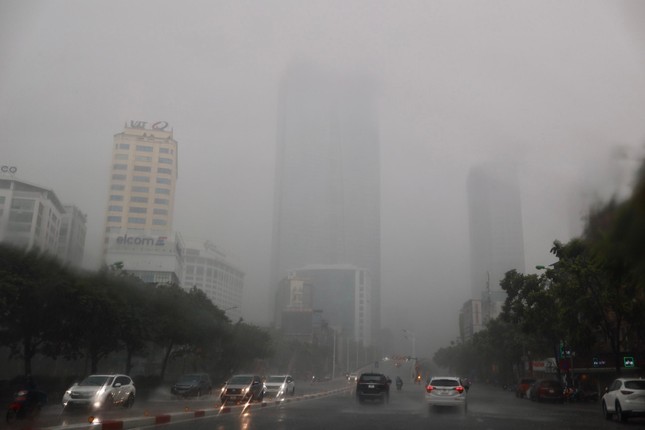 Bão số 7 đang ở giai đoạn mạnh nhất, không khí lạnh đang tràn xuống gây ...