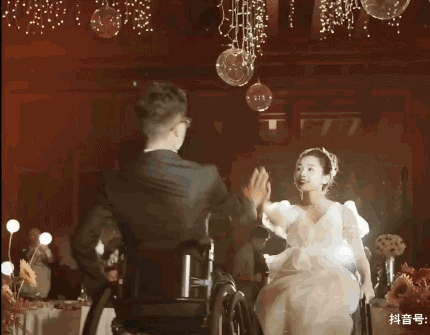 Chuyện tình cặp vũ công ngồi xe lăn nổi tiếng ở Trung Quốc - Ảnh 2.