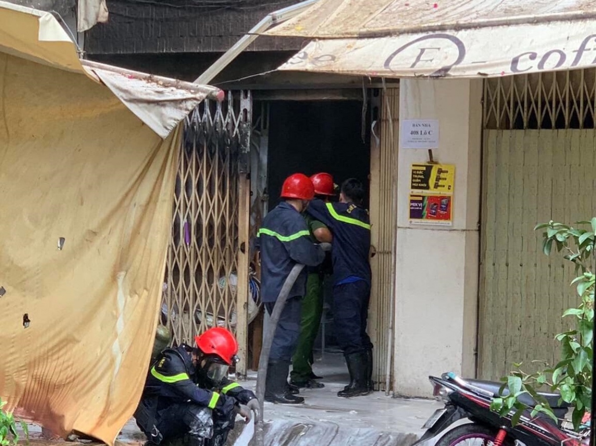 no binh gas gay chay can ho o tp.hcm, mot nguoi bi bong hinh anh 1
