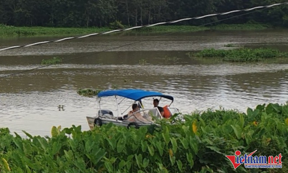 Hiện trường vụ du thuyền tiền tỷ cháy rụi, chìm trên sông Sài Gòn - Ảnh 6.
