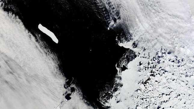 Tảng băng trôi lớn nhất thế giới đang bị cuốn trôi khỏi Nam Cực và có nguy cơ tan chảy hoàn toàn ảnh 1