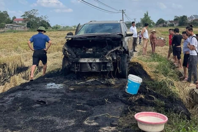 Thực hư th&ocirc;ng tin xe Peugeot tiền tỷ ch&aacute;y rụi v&igrave; rơm - 1