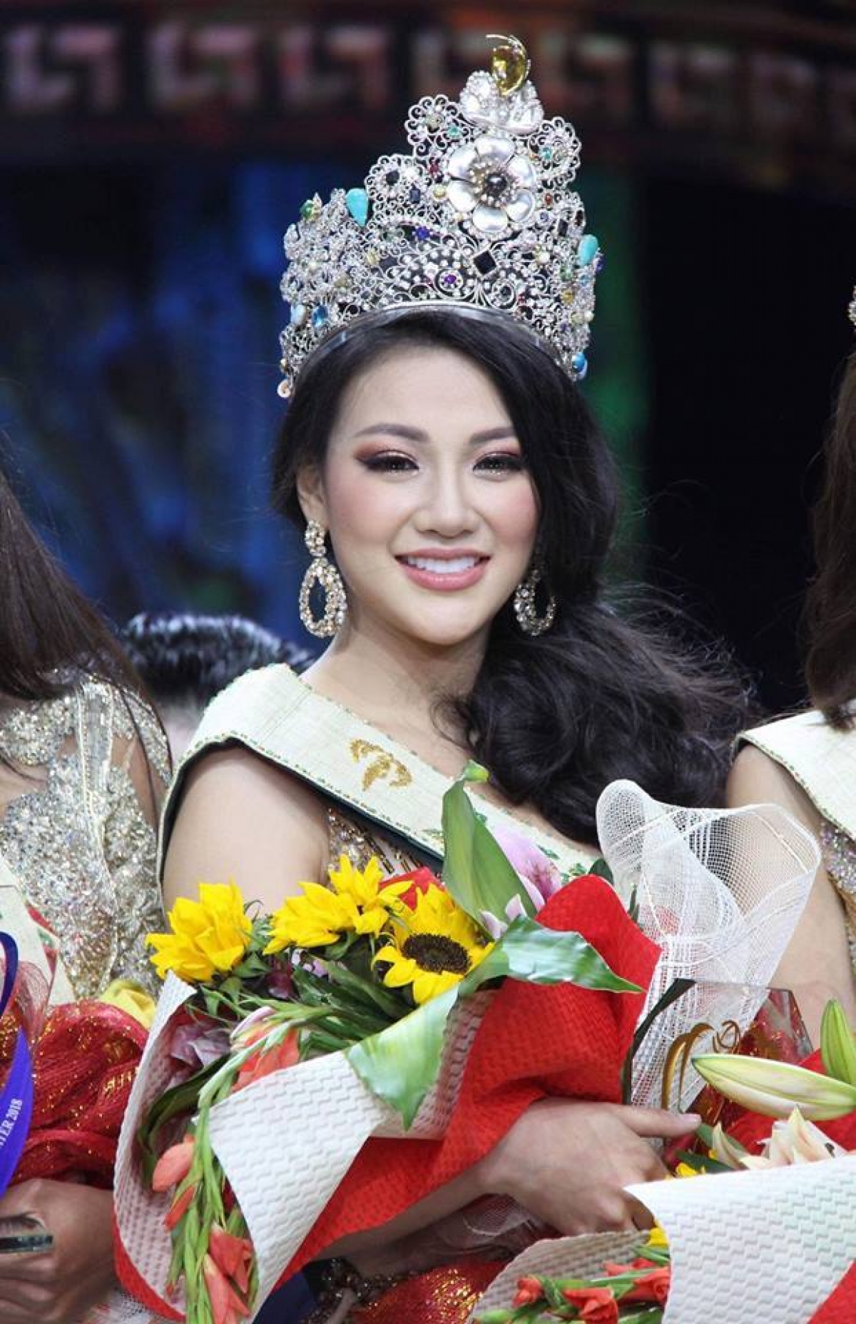 những nàng hậu việt kém nổi trong nước nhưng đăng quang trên đấu trường quốc tế hình ảnh 2 nhung nang hau viet kem noi trong nuoc nhung dang quang tren dau truong quoc te hinh anh 2