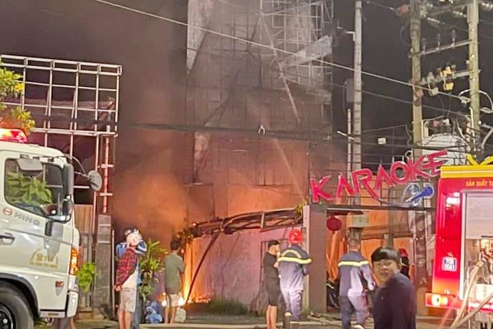 Cháy quán karaoke ở Tây Ninh, nhiều người tháo chạy - Ảnh 1.