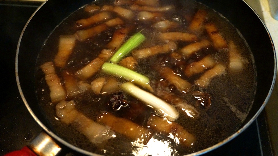 Trời lạnh làm món thịt kho măng nóng hổi ngon cơm - Ảnh 6.