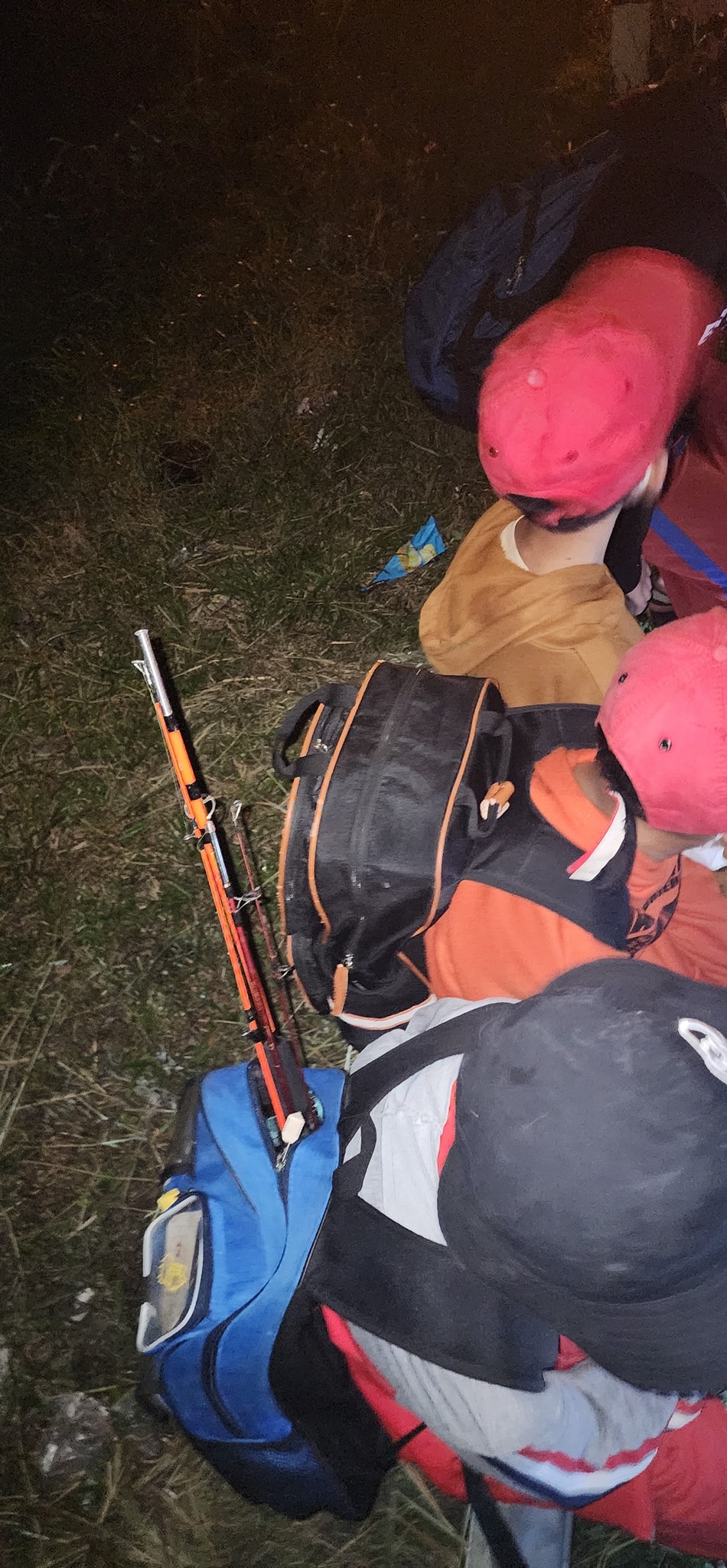 4 bé trai học lớp 5 ở Sóc Trăng dự định đạp xe hơn 200km tìm mẹ, mang theo cả cần để câu cá dọc đường - Ảnh 4.