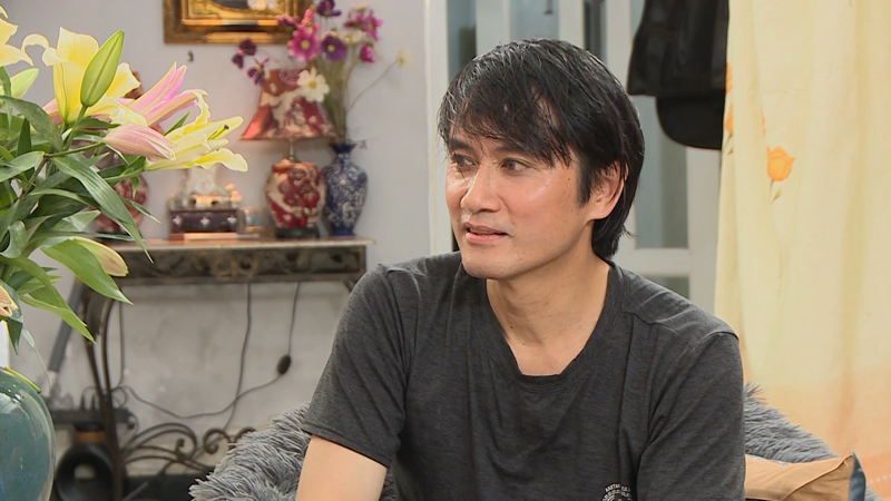 T&agrave;i tử phim Việt một thời ở tuổi 47: Vẫn phong độ ng&uacute;t ng&agrave;n, từng bỏ diễn xuất v&igrave; qu&aacute; thương mẹ - Ảnh 5.