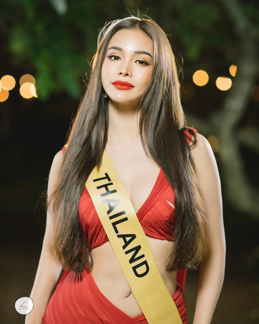 Thân hình đồng hồ cát của Hoa hậu Hòa bình Thái Lan ảnh 8