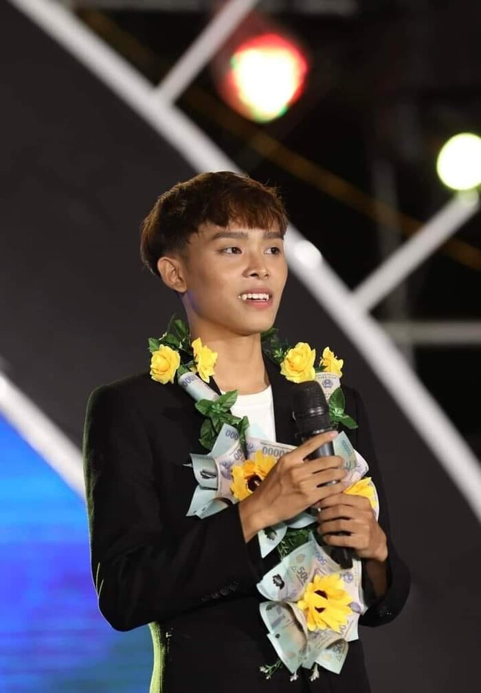 Ban tổ chức đêm nhạc không gọi Hồ Văn Cường là ca sĩ, bất ngờ với danh xưng đặc biệt - Ảnh 4.