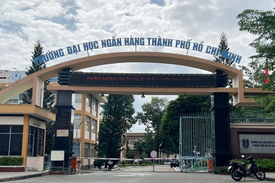 Bảo vệ trường đại học tử vong, gục trên bàn làm việc - Ảnh 1.