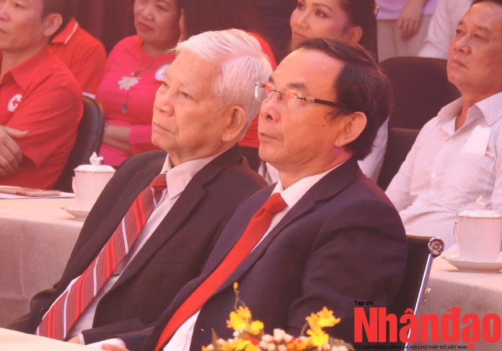 Sức mạnh Nh&acirc;n đạo 2022: "Triệu triệu tấm l&ograve;ng chảy về đại dương nh&acirc;n &aacute;i bao la" - Ảnh 1.
