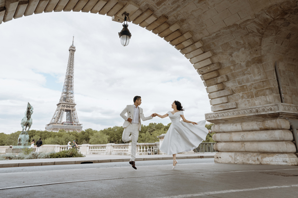 Ảnh cưới ở Paris tuyệt đẹp của Khánh Thi - Phan Hiển: Cô dâu trẻ trung xứng đôi chú rể kém tuổi - Ảnh 15.