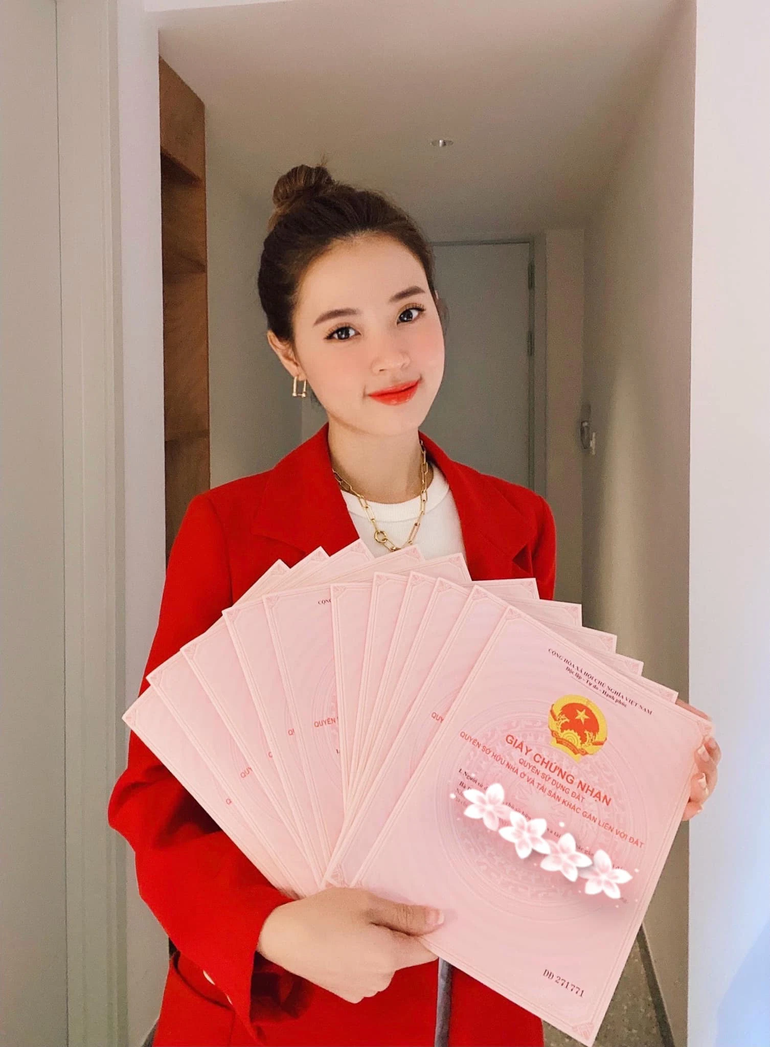 D&agrave;n hot girl đời đầu ở ngưỡng tuổi ngo&agrave;i 30: Người sống trong nhung lụa, người lận đận t&igrave;nh duy&ecirc;n - Ảnh 9.